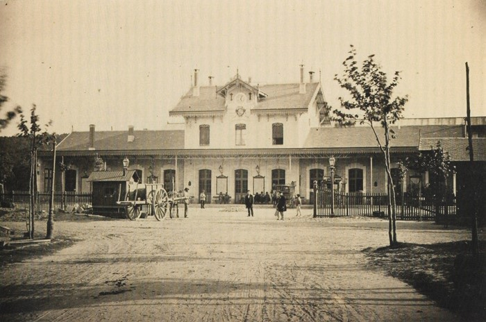 Arcachon train station, photographed by Alphonse Terpereau, 1870