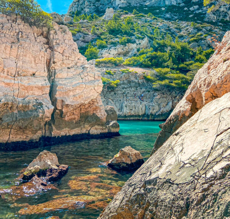 The coves of Sugiton. © Chloe Destremau