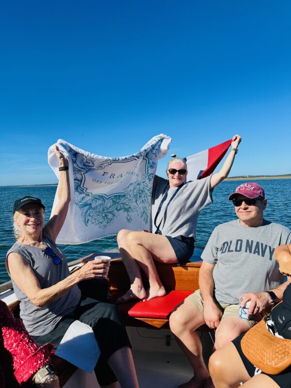 Bordeaux tour guests during our outing on a pinasse on Arcachon Bay during Bordeaux Tour. 